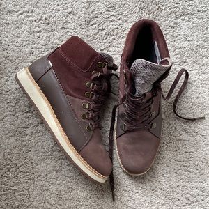 Tom’s lady’s boots size 7